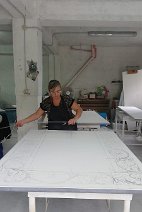 tavolo in pietra lavica, decorazione Maestra al lavoro